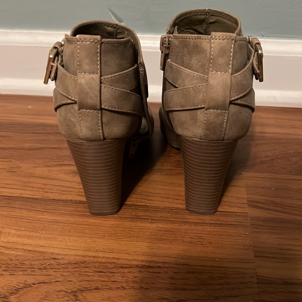 Tan boot - Picture 2 of 2